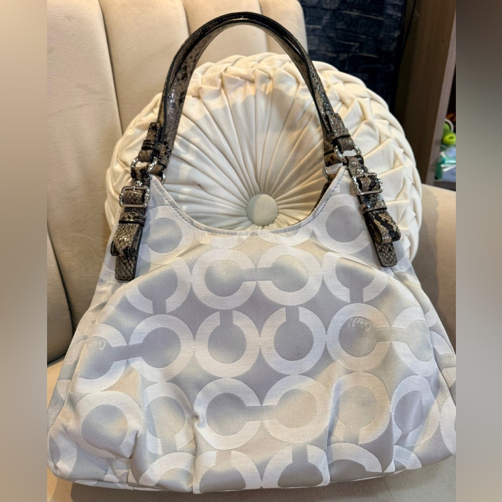 ‼️SOLD‼️Vintage Coach Madison Maggie Silver OpArt Signature Hobo Shoulder Bag - Picture 2 of 16